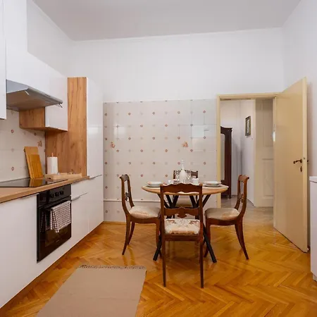 Apartament Lovely In With Wifi