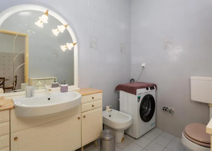 1 Bedroom Lovely In *