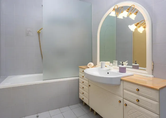 1 Bedroom Lovely In