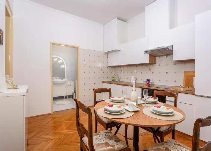 Apartment 1 Bedroom Lovely In